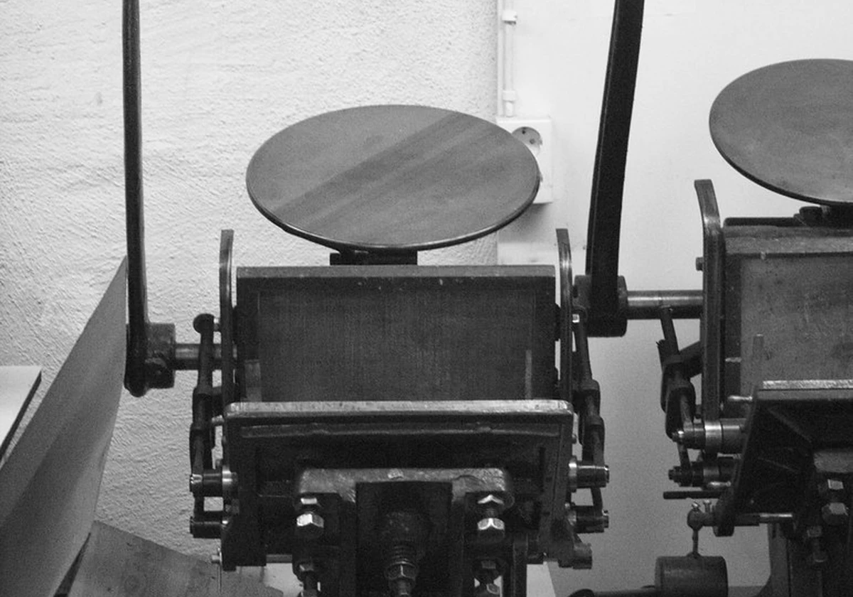 The rollers and round ink plates of a printing press